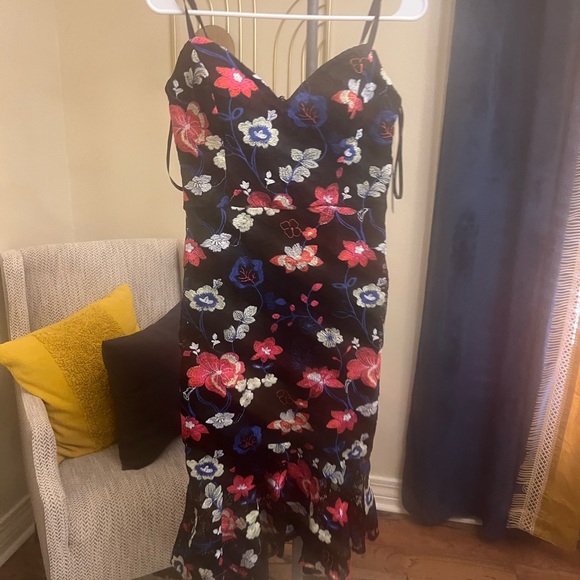 NWT Guess dress Sz 6 - Picture 2 of 3